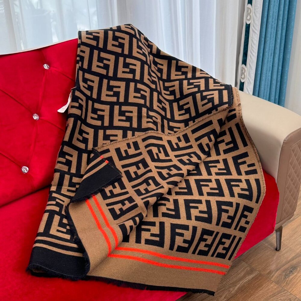 New w/ 💞 FENDI Roma Fall 2024 Reversible Shawl Brushed Poncho Scarf Wrap - Picture 3 of 8